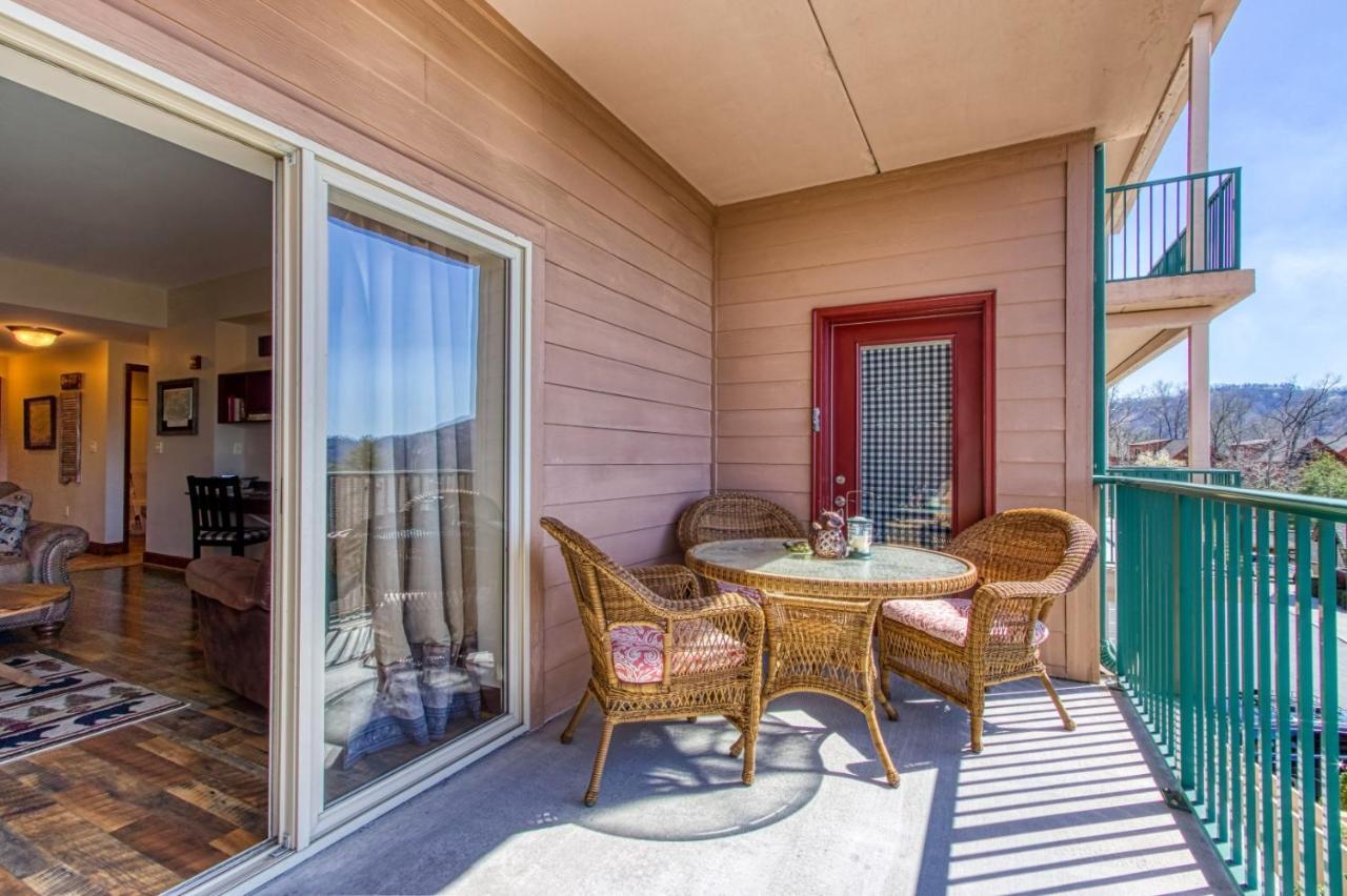 Gorgeous 2Bd 2Bth Condo With Mountain Views Pool Hot Tub Game Room Close To Parkway Pigeon Forge Bagian luar foto