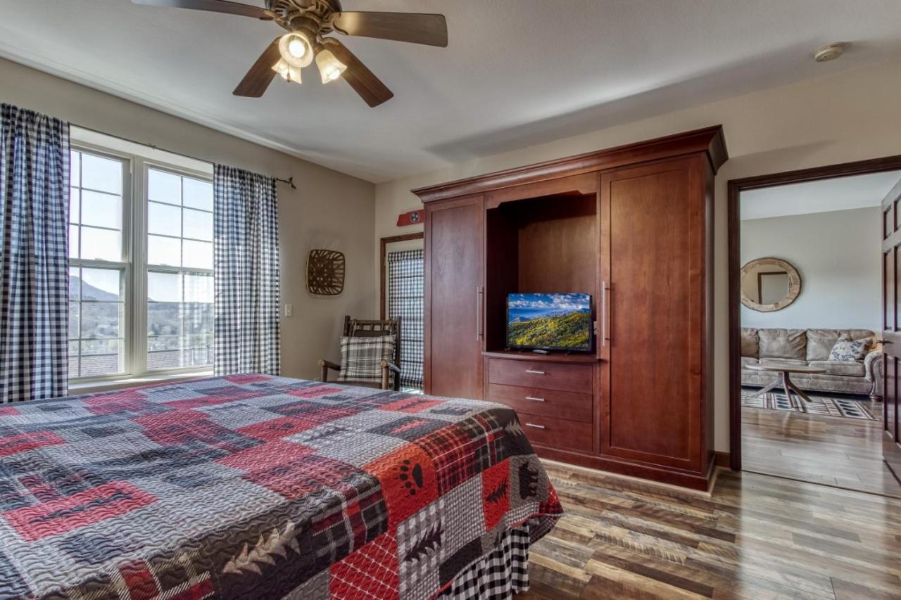 Gorgeous 2Bd 2Bth Condo With Mountain Views Pool Hot Tub Game Room Close To Parkway Pigeon Forge Bagian luar foto