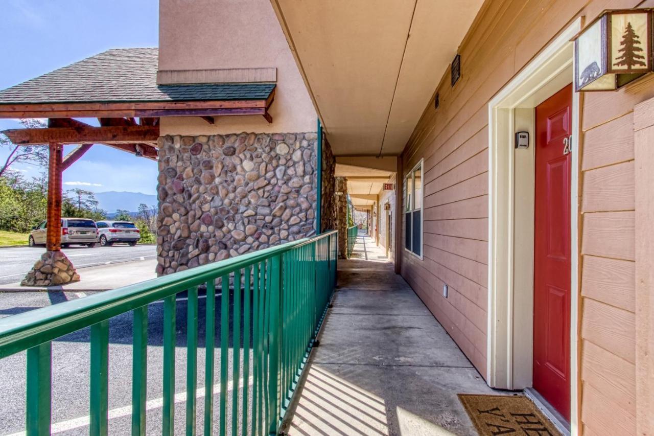 Gorgeous 2Bd 2Bth Condo With Mountain Views Pool Hot Tub Game Room Close To Parkway Pigeon Forge Bagian luar foto