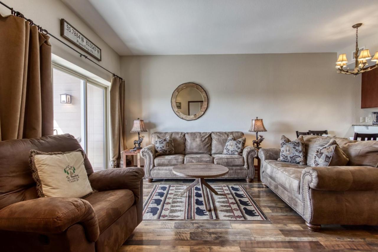 Gorgeous 2Bd 2Bth Condo With Mountain Views Pool Hot Tub Game Room Close To Parkway Pigeon Forge Bagian luar foto