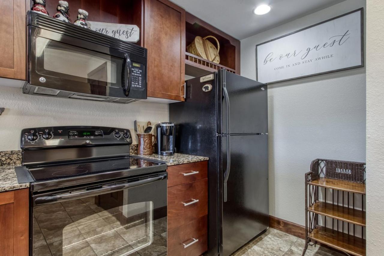 Gorgeous 2Bd 2Bth Condo With Mountain Views Pool Hot Tub Game Room Close To Parkway Pigeon Forge Bagian luar foto