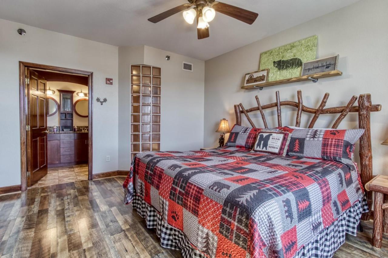 Gorgeous 2Bd 2Bth Condo With Mountain Views Pool Hot Tub Game Room Close To Parkway Pigeon Forge Bagian luar foto